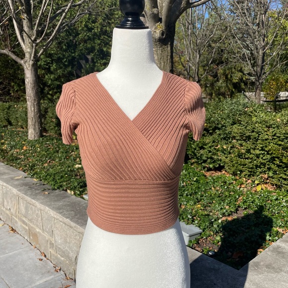Brown ribbed crop top - Picture 1 of 2